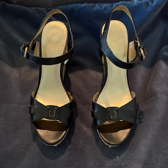 Gorgeous black strappy platform heels - Picture 1 of 9